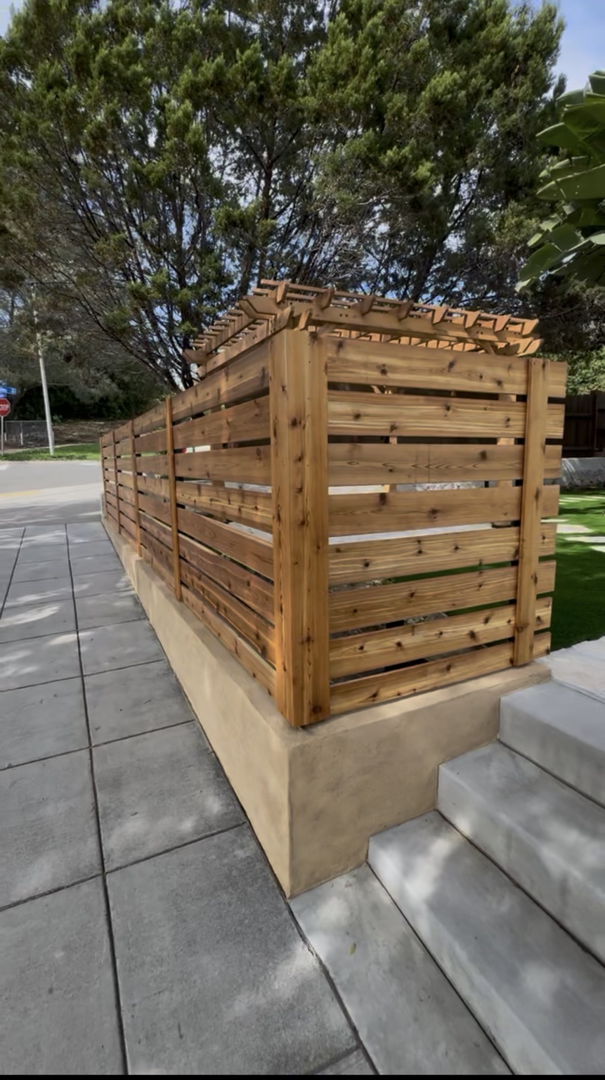 Custom cedar horizontal fence with gate detail